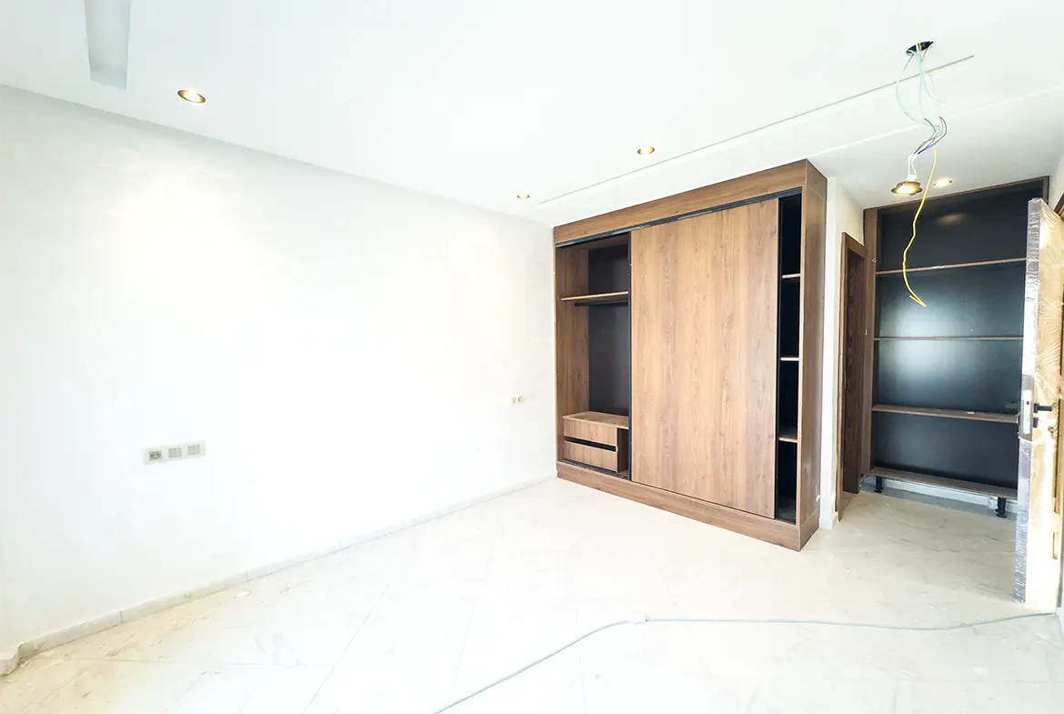 chambre-parentale-avec-balcon-et-placard-kenitra